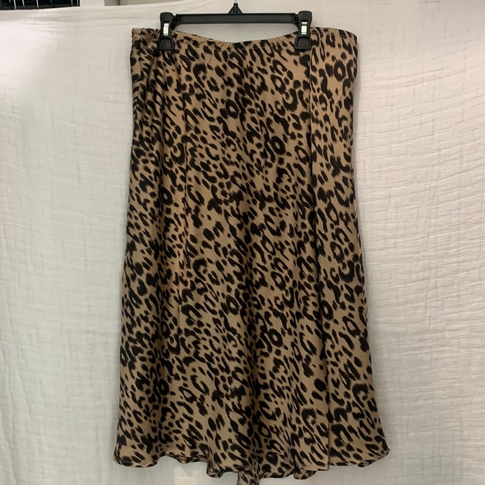 Sienna Sky Silk Lined Cheetah/Leopard skirt! Like New Never Worn! Sz Large .